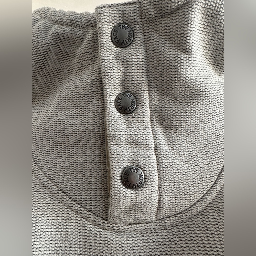 The North Face Women’s Heather Gray 1/4-Snap Hooded Pullover - XS - Picture 5 of 9